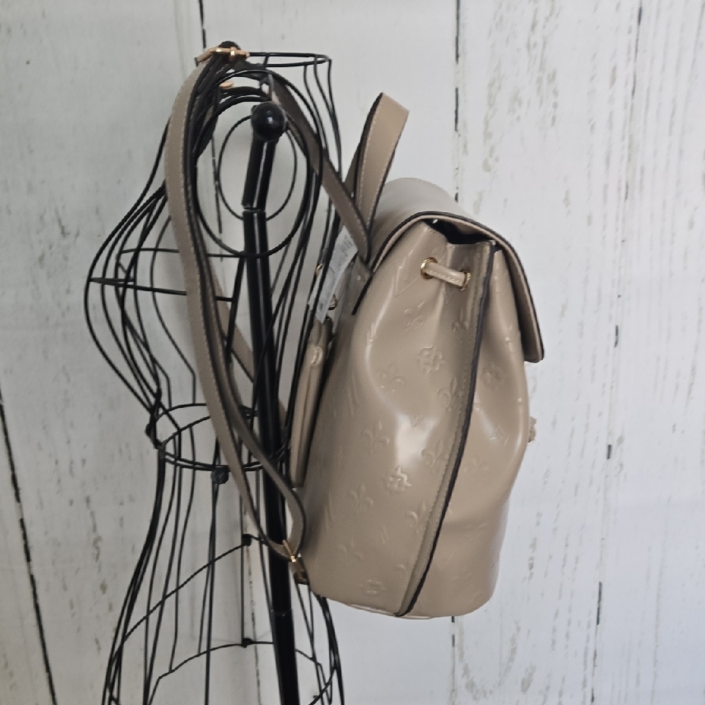 NWT Adrienne Vitadini Beige Men's Women's Backpack With Removeable Coin Pouch - Picture 6 of 13